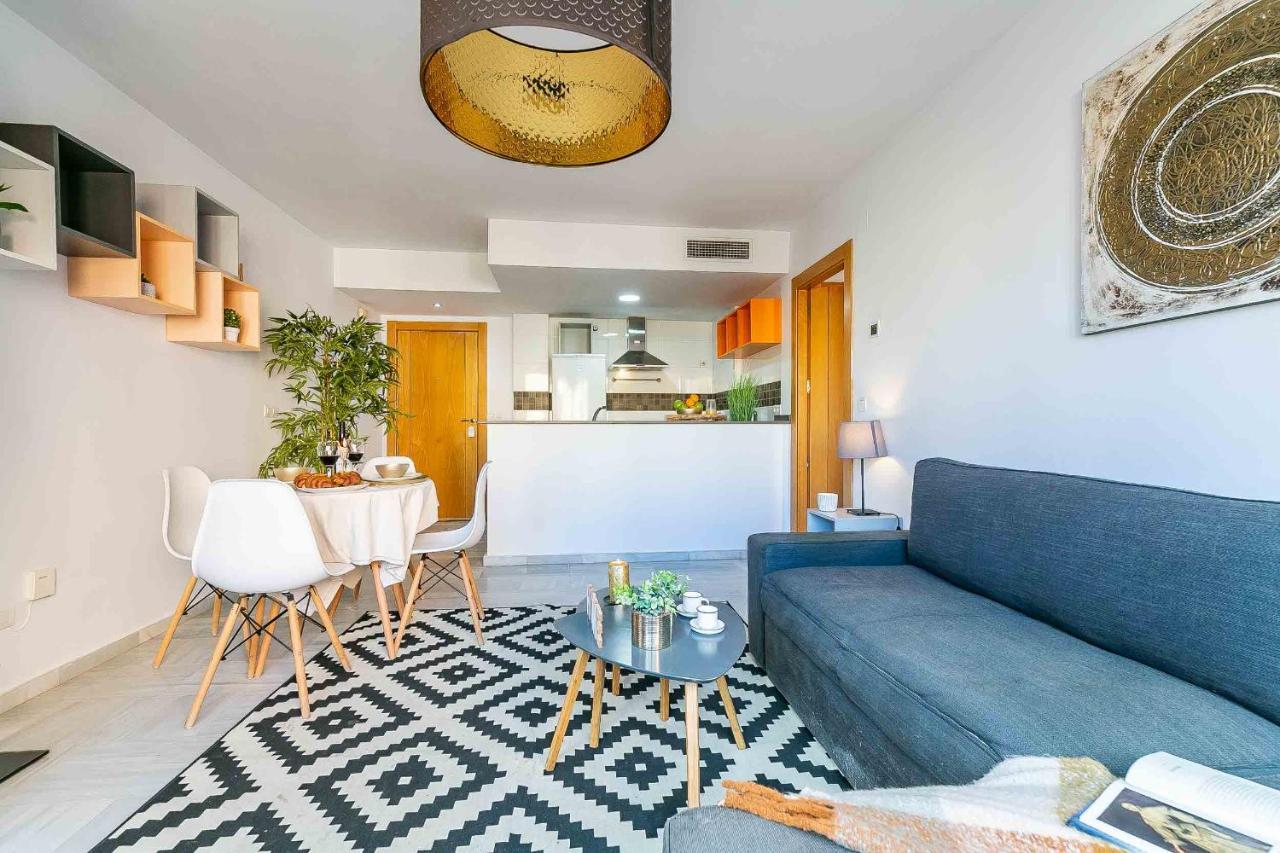 Carlos Haya Beautiful Apartment With Parking Málaga Buitenkant foto